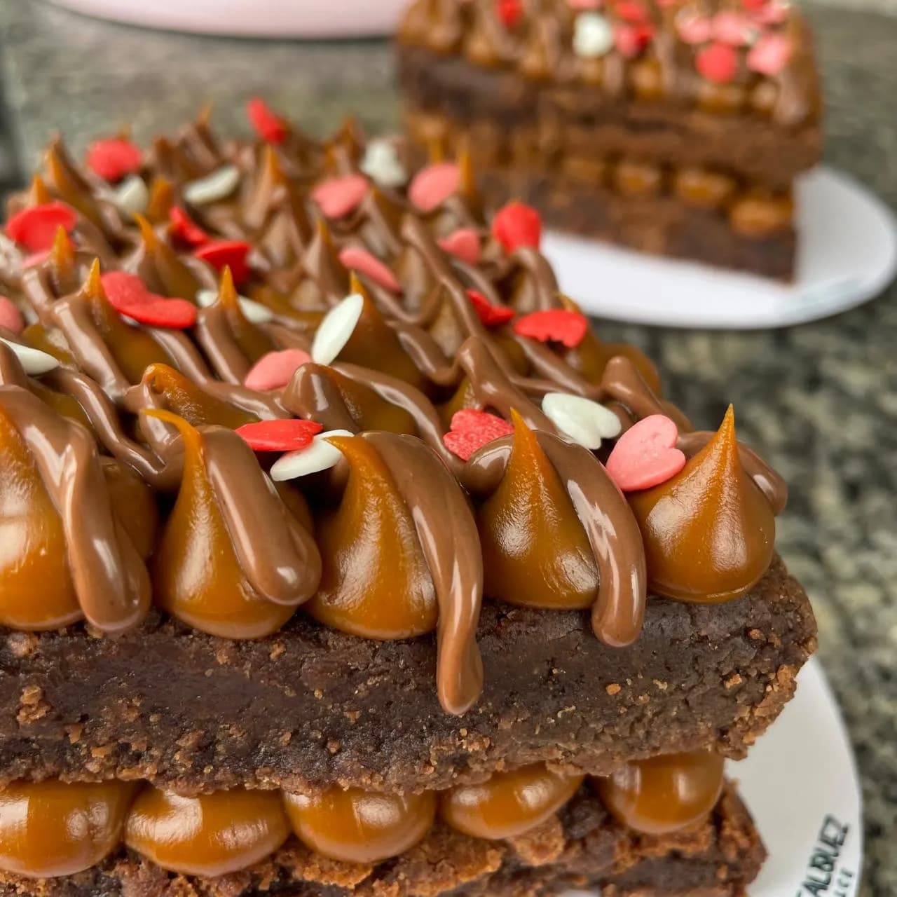 Brownie corazón manjar nutella view 4